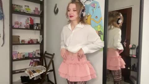 Snapshot of carmenlavelli chatting on May 2026 10:18:01 PM Elina online show from May 2026 10:18:01 PM