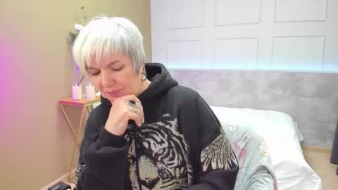 Carmen online show from October 2025 09:11:01 PM