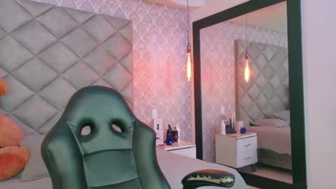 caro_adams1 online show from November 2025 12:44:02 PM