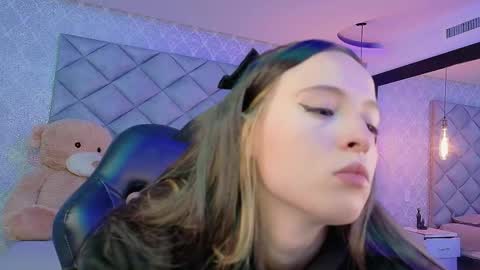 caro_adams1 online show from November 2025 12:05:02 PM