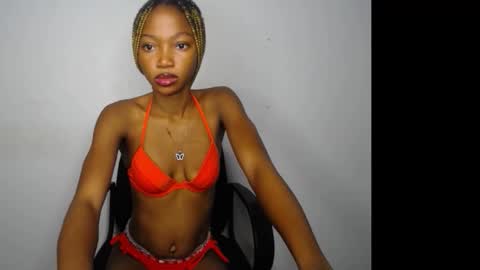 caroline online show from November 2025 05:01:02 AM