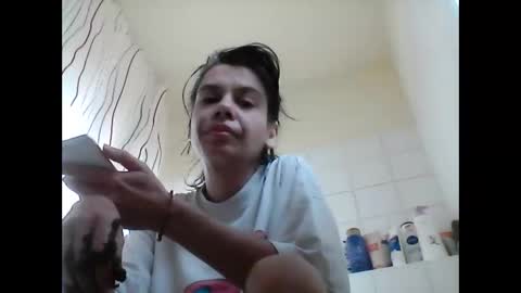 Snapshot of caroisback chatting on October 2025 07:34:01 AM caroisback online show from October 2025 07:34:01 AM