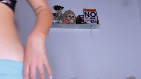 CarolinaM online show from December 2025 05:30:01 PM