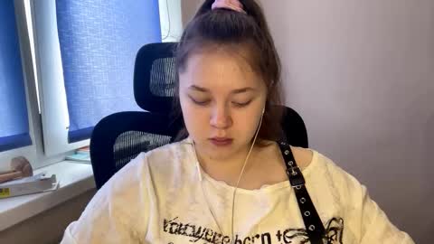 carolindueno online show from March 2026 08:00:02 AM