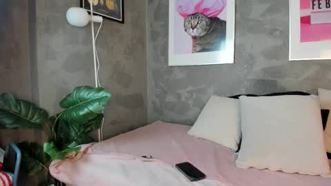 Snapshot of caroline_dh chatting on October 2025 11:39:02 AM Caroline online show from October 2025 11:39:02 AM