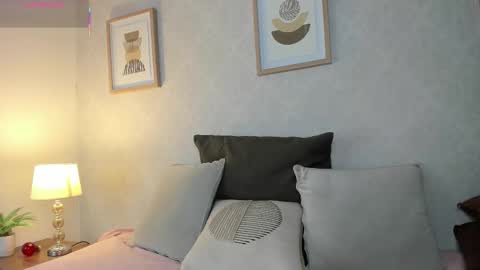 Snapshot of caroline_dh chatting on October 2025 11:40:01 AM Caroline online show from October 2025 11:40:01 AM