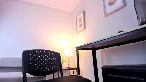 Snapshot of caroline_dh chatting on November 2025 11:11:02 AM Caroline online show from November 2025 11:11:02 AM