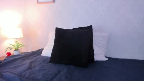 Snapshot of caroline_dh chatting on November 2025 11:32:02 AM Caroline online show from November 2025 11:32:02 AM