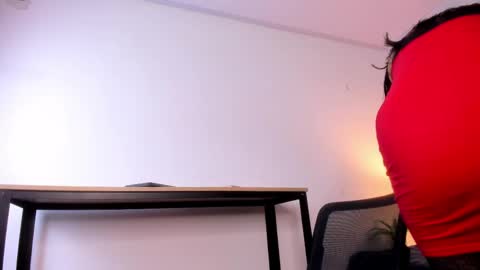  Caroline  online show from April 2026 11:36:01 AM