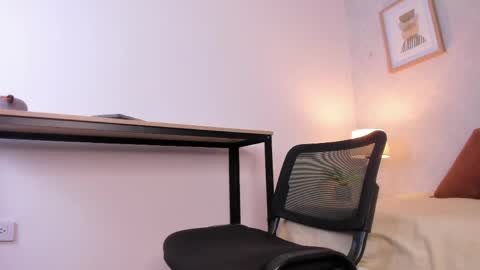  Caroline  online show from May 2026 11:39:02 AM