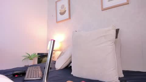 Snapshot of caroline_dh chatting on June 2026 11:34:01 AM Caroline online show from June 2026 11:34:01 AM