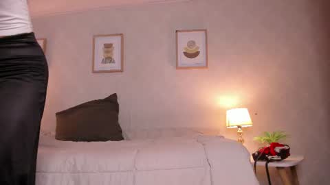 Snapshot of caroline_dh chatting on July 2026 11:34:02 AM Caroline online show from July 2026 11:34:02 AM