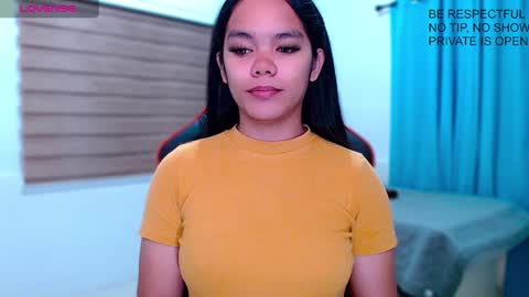 caroline_east online show from December 2024 07:46:02 PM