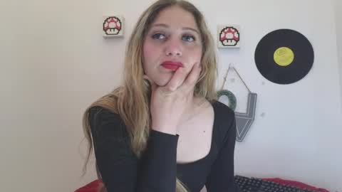 Snapshot of caroline_hernandes chatting on May 2026 03:17:01 PM Carolina online show from May 2026 03:17:01 PM