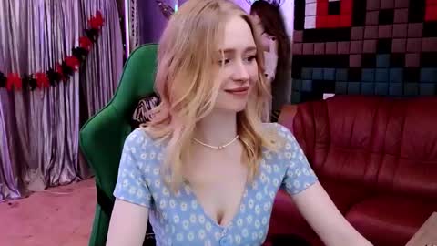 Caroline online show from November 2025 12:38:02 PM