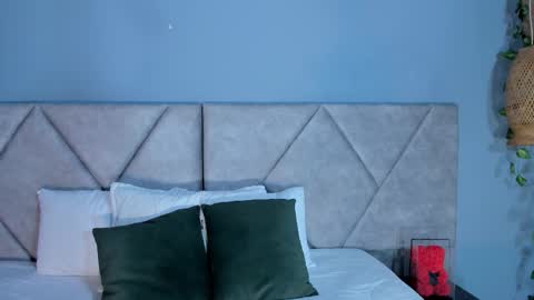 Caroline online show from March 2026 04:07:02 AM