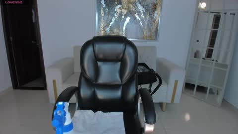 Caro online show from March 2025 10:19:01 AM