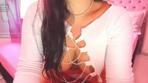 Snapshot of carolinewhite01 chatting on April 2026 02:52:02 PM Caroline online show from April 2026 02:52:02 PM