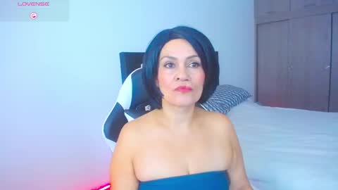 Snapshot of carolinnefiotti chatting on November 2025 01:56:02 PM CarolinneFiotti online show from November 2025 01:56:02 PM