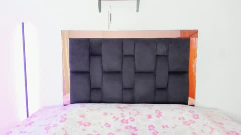 Caro  online show from December 2025 08:25:02 PM