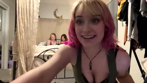 carpetmunchers online show from November 2025 03:53:02 AM