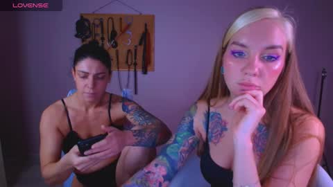 Carrie online show from November 2025 05:02:01 PM