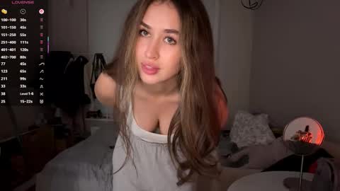 Kira online show from December 2025 04:15:01 PM