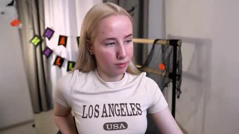 Cassie online show from October 2025 08:53:02 PM