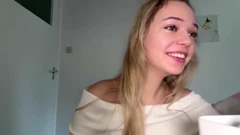 Olivia online show from February 2026 08:12:01 AM