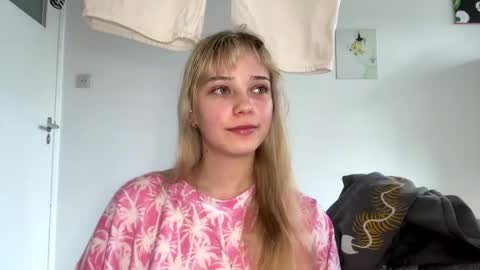 Olivia online show from April 2026 03:42:02 PM