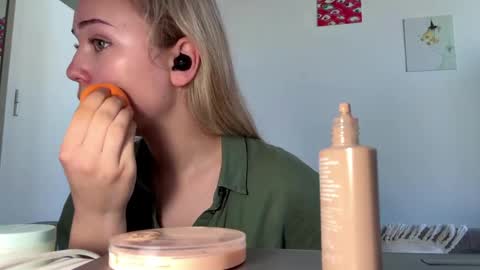 Olivia online show from April 2026 07:08:01 AM