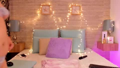 CatalinnaThompson online show from December 2024 06:09:02 PM