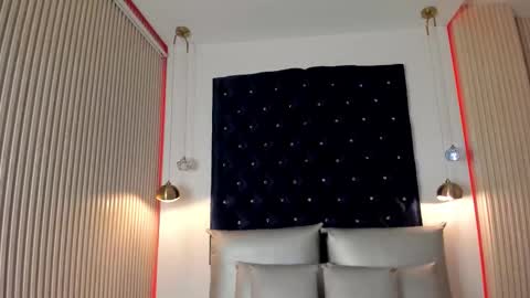 CatalinnaThompson online show from October 2025 11:53:02 AM