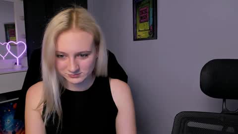 Snapshot of catherine_kitty chatting on February 2025 01:22:01 PM Catherine online show from February 2025 01:22:01 PM