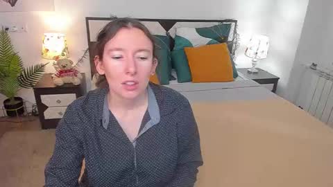 Catrin online show from September 2025 06:28:02 AM