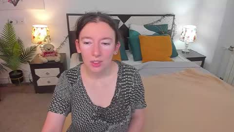 Catrin online show from October 2025 07:28:02 AM