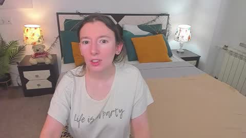 Catrin online show from October 2025 07:55:02 AM