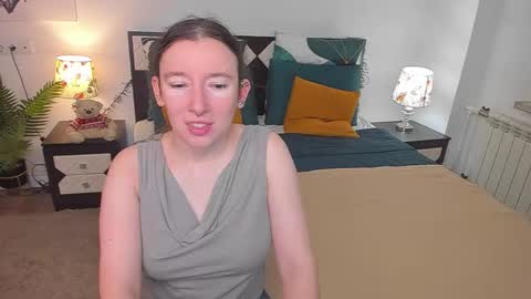 Catrin online show from November 2025 07:07:01 AM