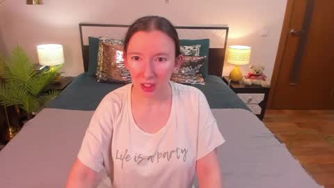 Catrin online show from April 2026 04:48:01 AM