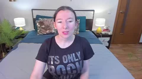 Snapshot of catherinewalls chatting on June 2026 02:23:02 AM Catrin online show from June 2026 02:23:02 AM