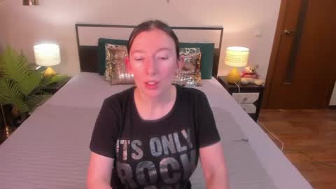 Snapshot of catherinewalls chatting on July 2026 04:19:01 AM Catrin online show from July 2026 04:19:01 AM