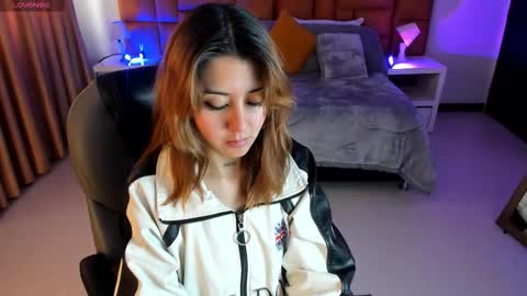 catti_brie_ online show from November 2025 11:53:02 AM