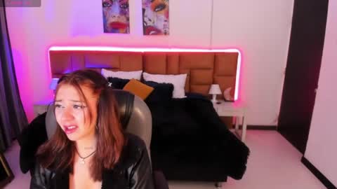 catti_brie_ online show from July 2026 11:41:01 AM