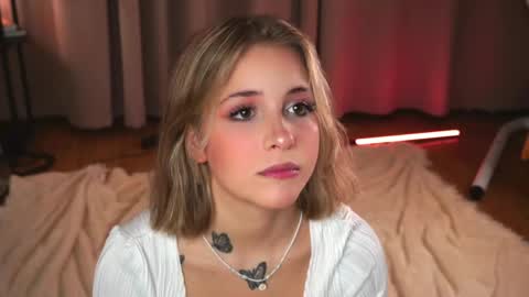 Lina  online show from June 2026 07:39:01 PM