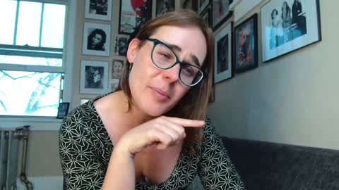 Snapshot of cecilysaintclaire chatting on December 2024 03:54:02 PM Cecily Saint Claire online show from December 2024 03:54:02 PM