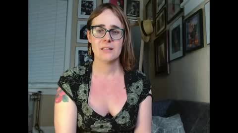Snapshot of cecilysaintclaire chatting on March 2025 01:51:01 PM Cecily Saint Claire online show from March 2025 01:51:01 PM
