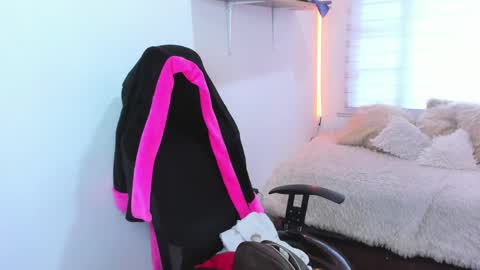 celeste_bonnet1 online show from November 2025 07:34:01 PM