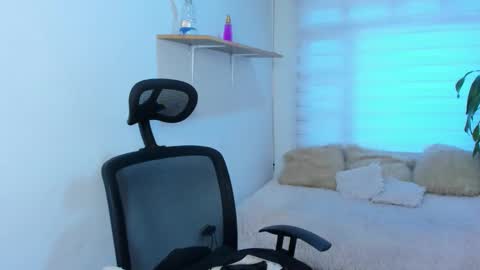 celeste_bonnet1 online show from December 2025 07:09:01 PM