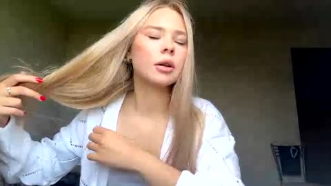 Snapshot of celestinehilscher chatting on June 2026 05:19:02 AM Cary online show from June 2026 05:19:02 AM