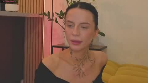Livia online show from June 2026 10:21:01 PM